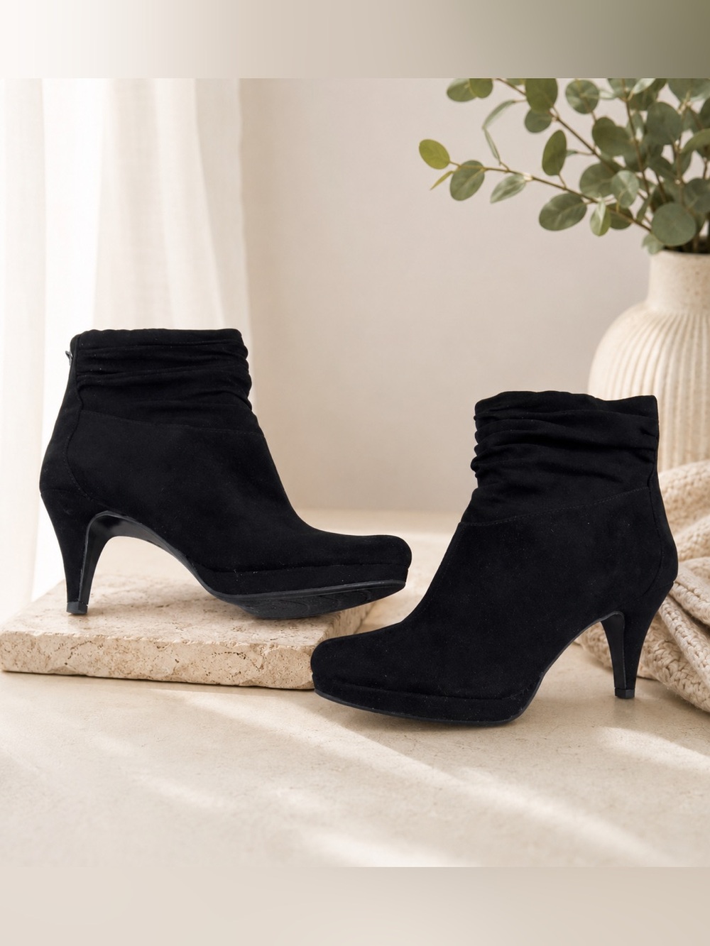 Bandolino Mayten Faux Suede Heeled Ankle Booties 8-1/2